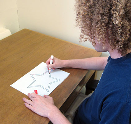 picture of someone tracing shape on paper